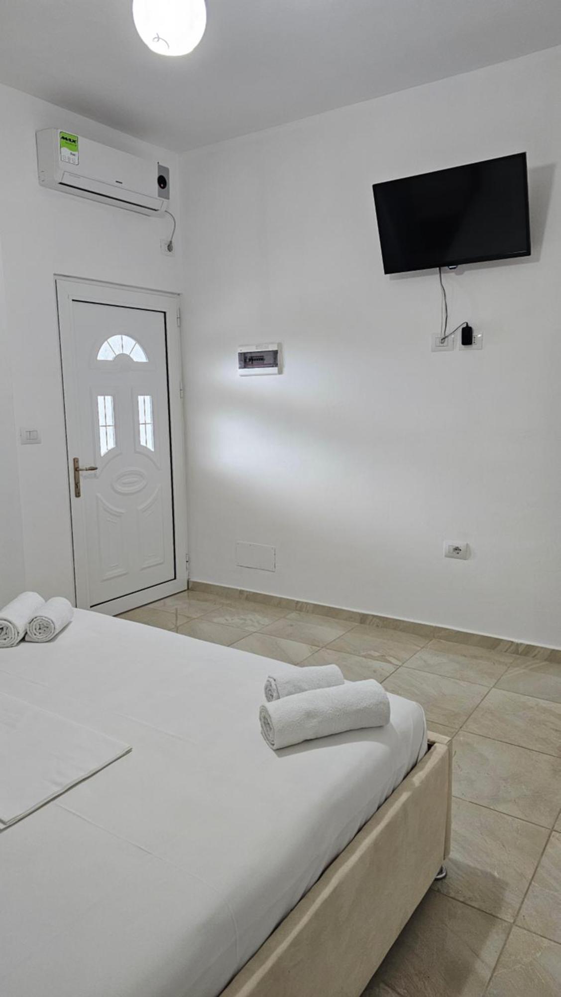 Vila Finnley Ksamil Luaran gambar